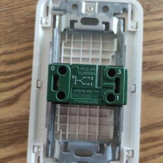 パナソニック　コスモシリーズ　ワイド21埋込みスイッチ　WTP50021WP②の画像