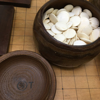 【お値下げしました‼︎】囲碁　碁盤蓋付き　碁笥台　碁石 セット の画像