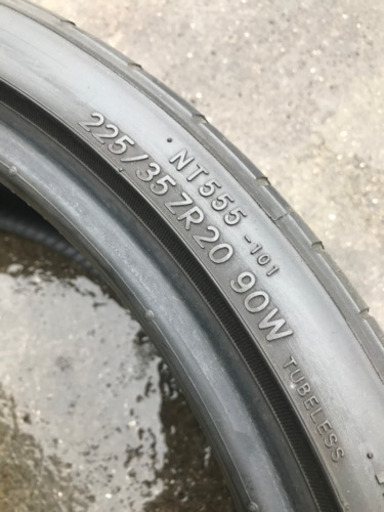 225/35R20 中古タイヤ