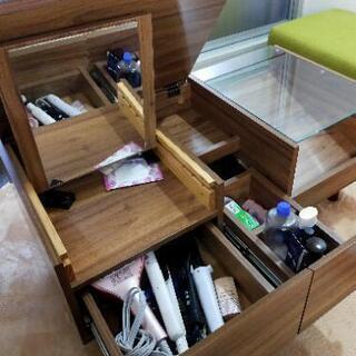 ドレッサーテーブル使用歴半年の画像