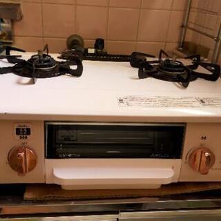 ピンクのガスコンロの画像