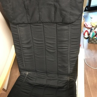 黒いチェアの画像