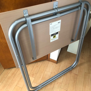ニトリ折りたたみ机の画像