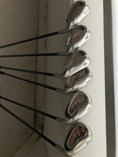 購入者様決まりました。たくさんのお問い合わせありがとうございました。レディース用ゼクシオゴルフクラブセット