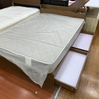 クイーンサイズベッド　ダークブラウン　【トレファク所沢店】の画像