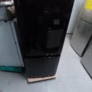 三菱冷蔵庫2012年製別館倉庫浦添市安波茶に置いてます