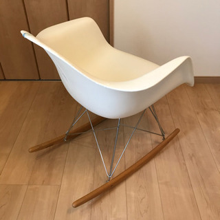 Eames Rocking Armchair Rod Base (RAR)、イームズ　ロッキングチェアー　リプロダクトの画像