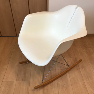 Eames Rocking Armchair Rod Base (RAR)、イームズ　ロッキングチェアー　リプロダクトの画像