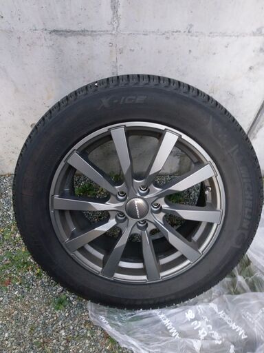 【中古】フォード　クーガ　トレンドで使用　スタッドレスタイヤ　ラゲッジマット　ワイパーブレード