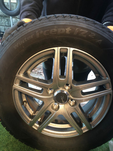 スタッドレスタイヤ