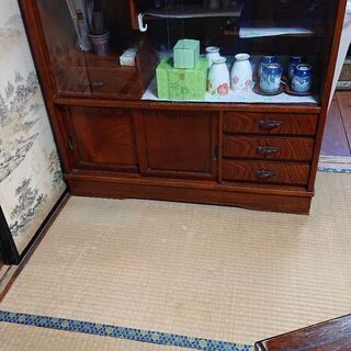 食器棚(中古品)差し上げますっ。の画像