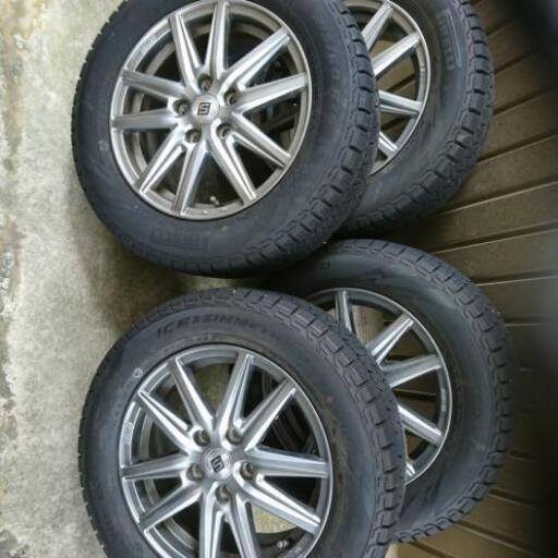 交渉中スタッドレスタイヤ   215/60R16