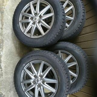 交渉中スタッドレスタイヤ   215/60R16