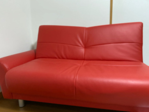 2人用赤いソファー(1人用ベッドにも◎)