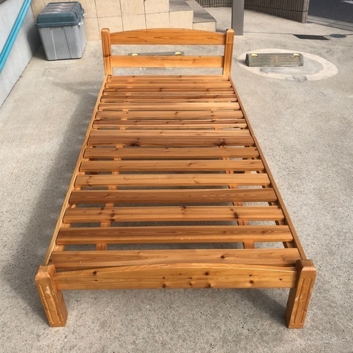 木製シングルベッド