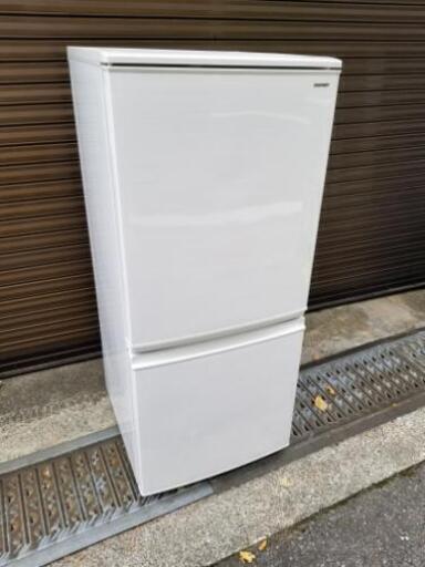 【美品】 SHARP 冷蔵庫 2ドア 137L ファン式 2018年製 SJ-D14D-W 付替左右開き