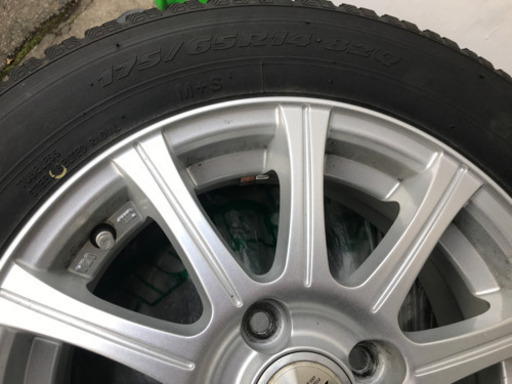 【交渉中に付き新規問い合わせ不可】スタッドレスタイヤ175/65R14 4本アルミ付き