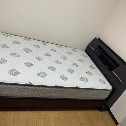 札幌  セミダブルベッド マット付き！ コンセント、ライト付き！