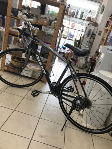 GIANT ESCAPE R3 28-622 24段変速 クロスバイク 自転車