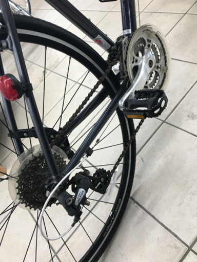 GIANT ESCAPE R3 28-622 24段変速 クロスバイク 自転車