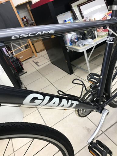 GIANT ESCAPE R3 28-622 24段変速 クロスバイク 自転車