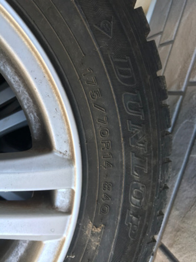 [中古]値下げスタッドレスタイヤ　175/70R14 ホイール付き　4本セット　シエンタ