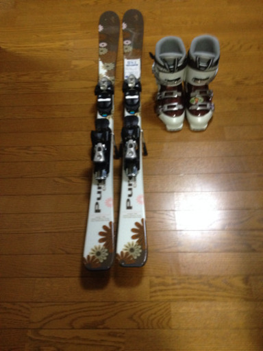 値下げ 未使用  スキー板とスキー靴のセット