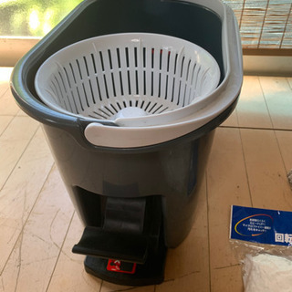 踏むだけ回転モップの画像