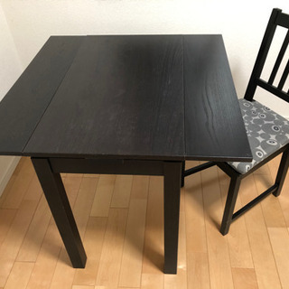 IKEAのダイニングテーブル＆チェア一脚