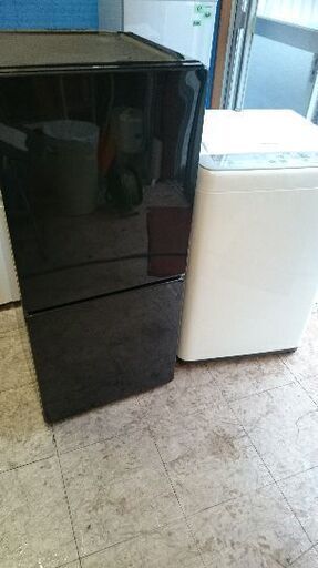 好評につき!!11月お買い得セット第一弾⑭！！ユーイング（U-ING) ノンフロン　2ドア冷凍冷蔵庫 UR-F110H（K）ブラックカラー 2016年製・パナソニック(Panasonic) NA-F50B9　全自動洗濯機　5.0Kg 　2016年製　2点セット！！