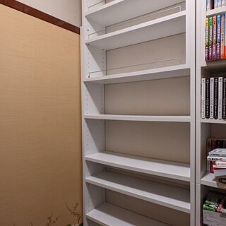 【値下げ】 つっぱり本棚 転倒防止 天井つっぱり 白 ホワイト ...