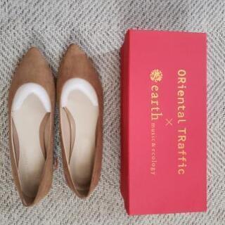 ORiental TRaffic × earth のパンプスです