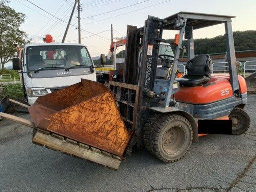 フォークリフト▲2.5t！FD25！ディーゼル！ヒンジ付き！バケット付き！