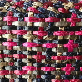 蛇革　ハンドバッグの画像