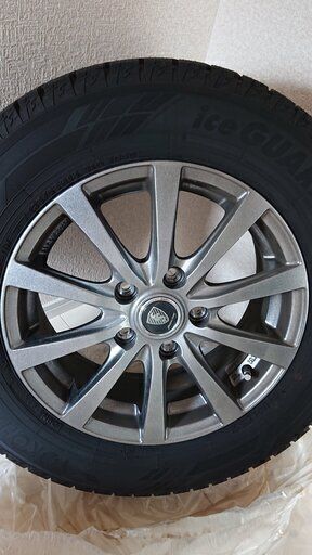 スタッドレスタイヤ　ホイール付き　売ります ※お取引中