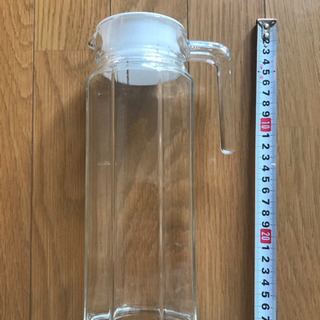 ガラスのピッチャーあげます