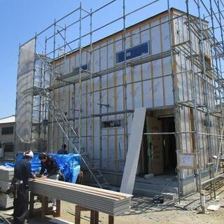 【未経験でもOK！】壁紙クロス張替え、エアコン取付、建築現場のお手伝いなどなど、／日当１万円（※継続制度あり）の画像