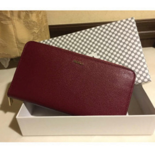 新品、未使用品☆FURLA   レザーラウンドzip長財布　大容量　最終価格は