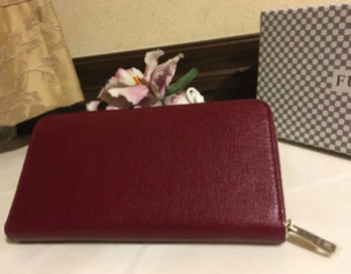 新品、未使用品☆FURLA   レザーラウンドzip長財布　大容量　最終価格は