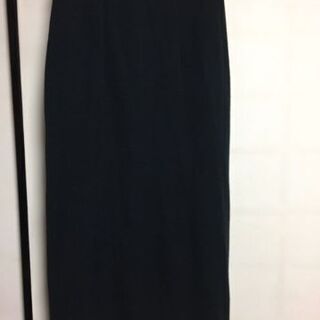 ニットスカ－ト、セ－タ－、フ－ド付きニットロングコ－ト、スト－ルの4点セット。の画像