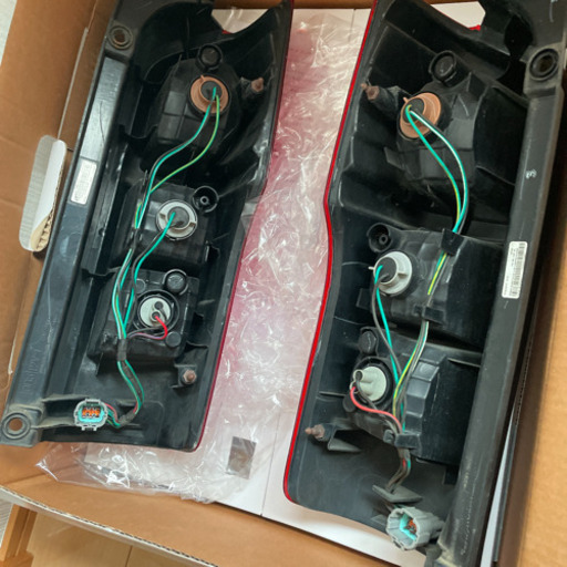 nv350キャラバン  純正品リアテール　美品