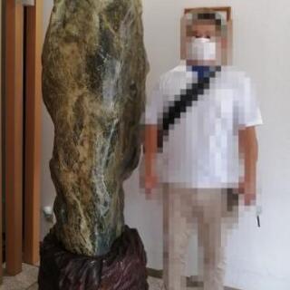 蛇紋岩の原石　高さ2.2m,重量870kg