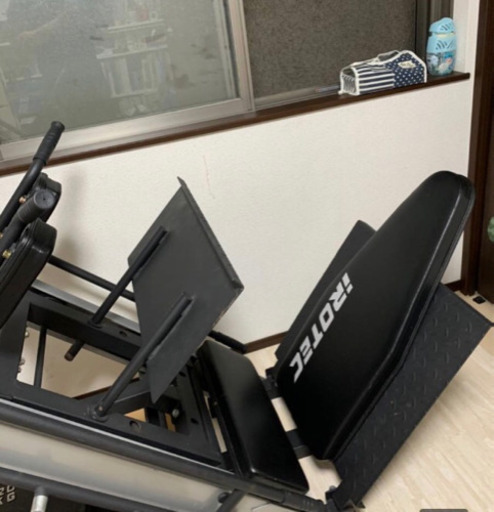アイロテック　レッグプレス　ハックスクワット　