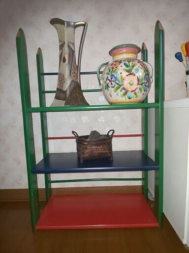 子供部屋にどうですか？可愛い色鉛筆風の棚