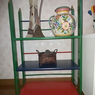 子供部屋にどうですか？可愛い色鉛筆風の棚