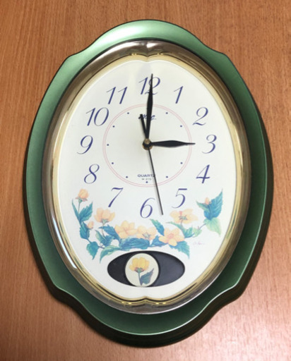 QUARTZ 掛け時計 (中古品)