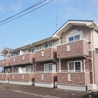 ご成約】築浅なのにペットOK🎵2階角部屋１LDK＆広々駐車場が嬉しい！