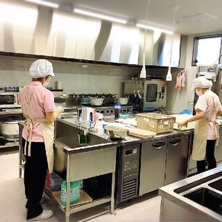 4月オープン！新施設での配膳スタッフ