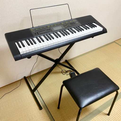 カシオ電子キーボード　61標準鍵 CTK-2200  スタンド、イス、ペダル、楽譜付き