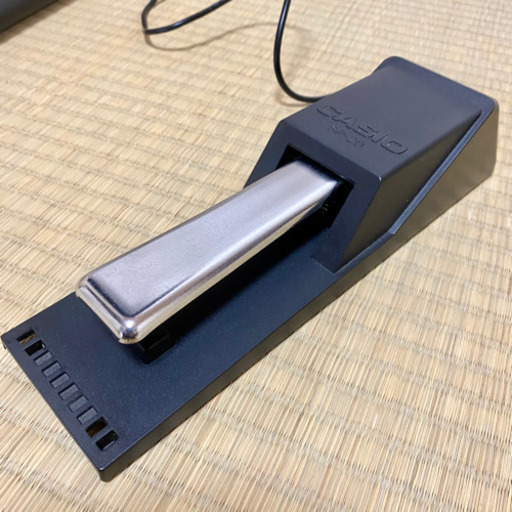 カシオ電子キーボード　61標準鍵 CTK-2200  スタンド、イス、ペダル、楽譜付き